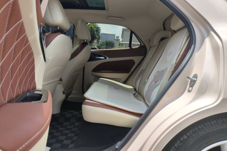 Used ORA Good Cat 2022 Morandi Edition 400km Standard Range Premium Version Lithium-Ion Battery Interior 3