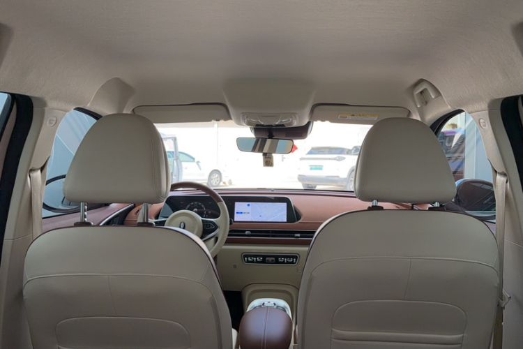 Used ORA Good Cat 2022 400km Standard Range Luxury Version Lithium Iron Phosphate Interior 4