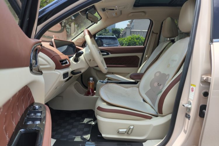 Used ORA Good Cat 2022 Morandi Edition 400km Standard Range Premium Version Lithium-Ion Battery Interior 5