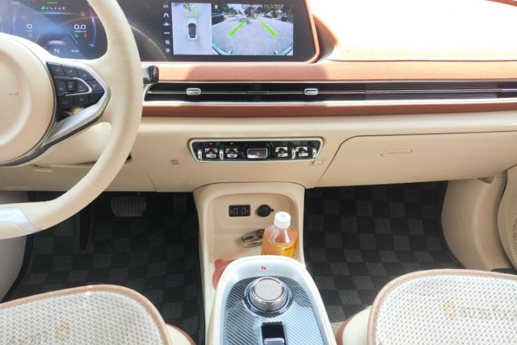 Used ORA Good Cat 2022 Morandi Edition 400km Standard Range Premium Version Lithium-Ion Battery Interior 6