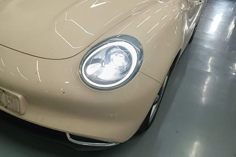 Used ORA Good Cat 2022 Morandi Edition 400km Standard Range Luxury Version Lithium-Ion Battery Left Front Headlight