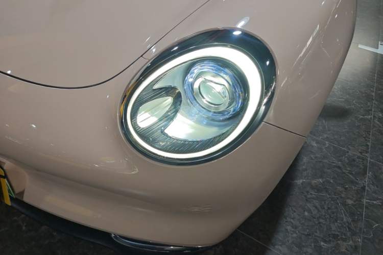 Used ORA Good Cat 2022 400km Standard Range Luxury Version Lithium Iron Phosphate Left Front Headlight