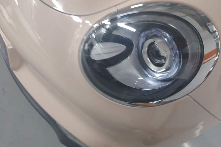 Used ORA Good Cat 2022 Morandi Edition 400km Standard Range Luxury Version Lithium-Ion Battery Left Front Headlight