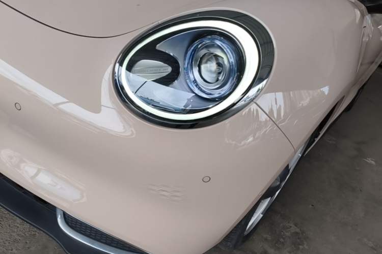 Used ORA Good Cat 2022 Morandi Edition 400km Standard Range Premium Version Lithium-Ion Battery Left Front Headlight