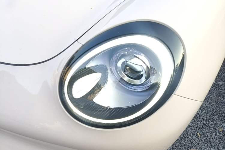 Used ORA Good Cat 2022 Morandi Edition 400km Standard Range Premium Version Lithium-Ion Battery Left Front Headlight