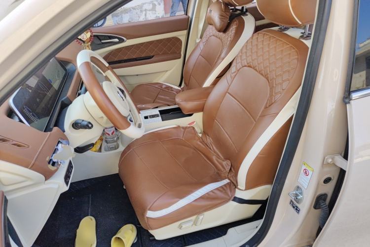 Used ORA Good Cat 2022 400km Standard Range Luxury Version Lithium Iron Phosphate Left Front Seat