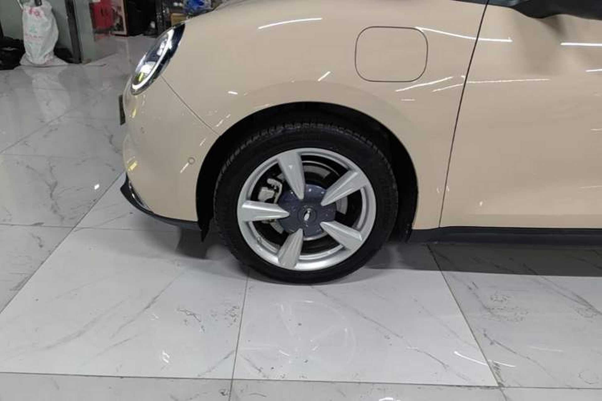 Used ORA Good Cat 2022 Morandi Edition 400km Standard Range Premium Version Lithium-Ion Battery Left Front Wheel Hub