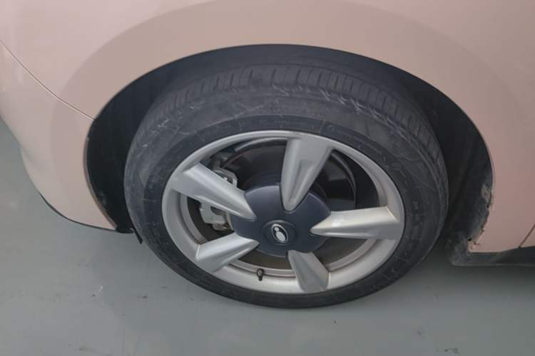 Used ORA Good Cat 2022 Morandi Edition 400km Standard Range Premium Version Lithium-Ion Battery Left Front Wheel Hub