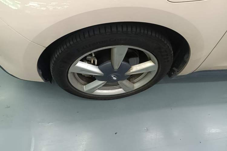 Used ORA Good Cat 2022 Morandi Edition 400km Standard Range Luxury Version Lithium-Ion Battery Left Front Wheel Hub