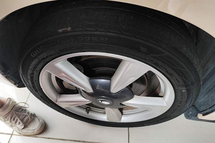 Used ORA Good Cat 2022 400km Standard Range Luxury Version Lithium Iron Phosphate Left Front Wheel Hub