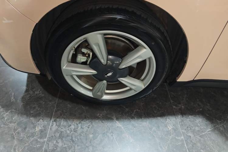 Used ORA Good Cat 2022 400km Standard Range Luxury Version Lithium Iron Phosphate Left Front Wheel Hub
