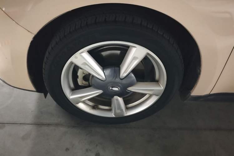 Used ORA Good Cat 2022 400km Standard Range Premium Version Lithium Iron Phosphate Left Front Wheel Hub