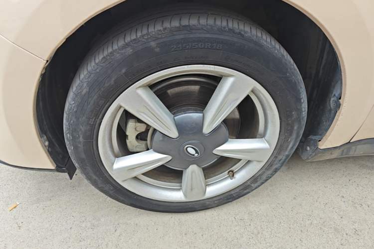 Used ORA Good Cat 2022 400km Standard Range Premium Version Lithium-Ion Battery Left Front Wheel Hub