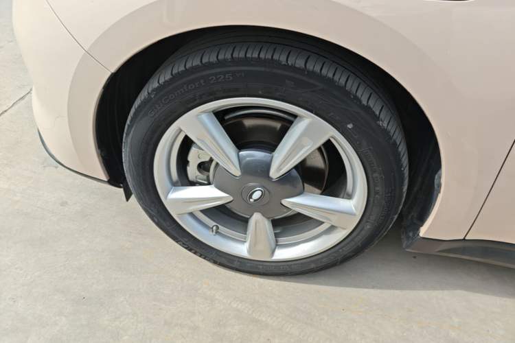 Used ORA Good Cat 2022 400km Standard Range Premium Version Lithium Iron Phosphate Left Front Wheel Hub
