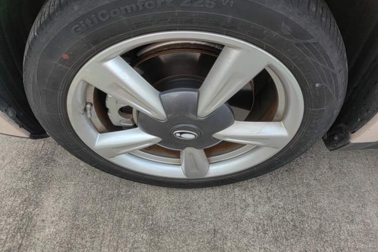 Used ORA Good Cat 2022 400km Standard Range Luxury Version Lithium Iron Phosphate Left Front Wheel Hub