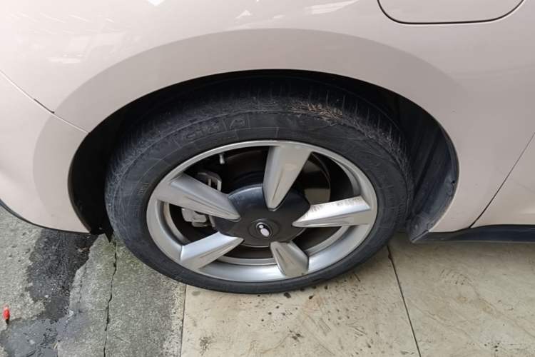 Used ORA Good Cat 2022 400km Standard Range Luxury Version Ternary Lithium Left Front Wheel Hub