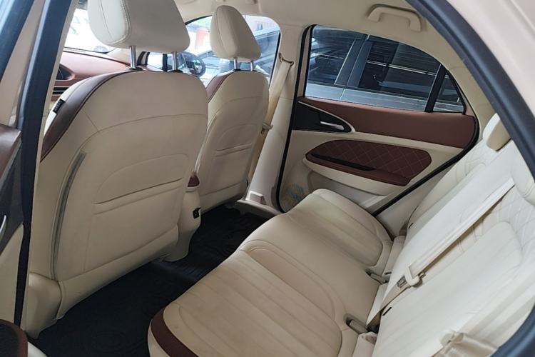 Used ORA Good Cat 2022 400km Standard Range Luxury Version Lithium Iron Phosphate Left Rear Seat