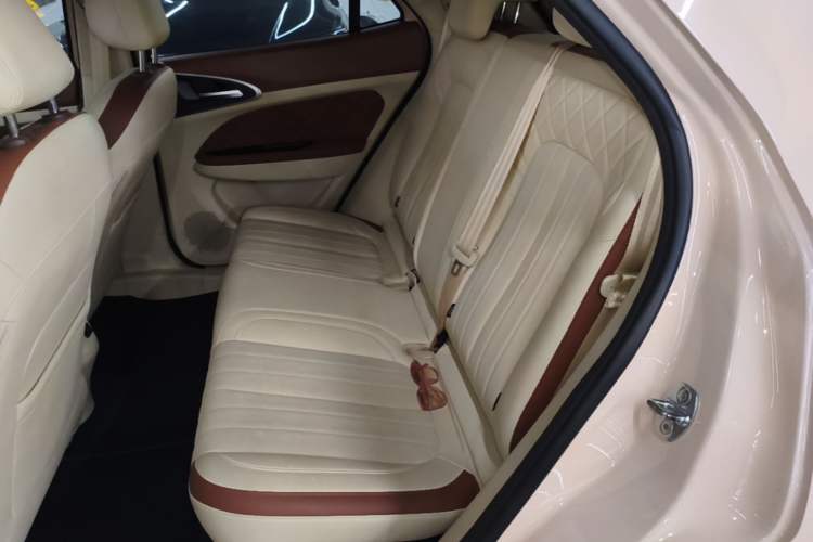 Used ORA Good Cat 2022 400km Standard Range Premium Version Lithium Iron Phosphate Left Rear Seat
