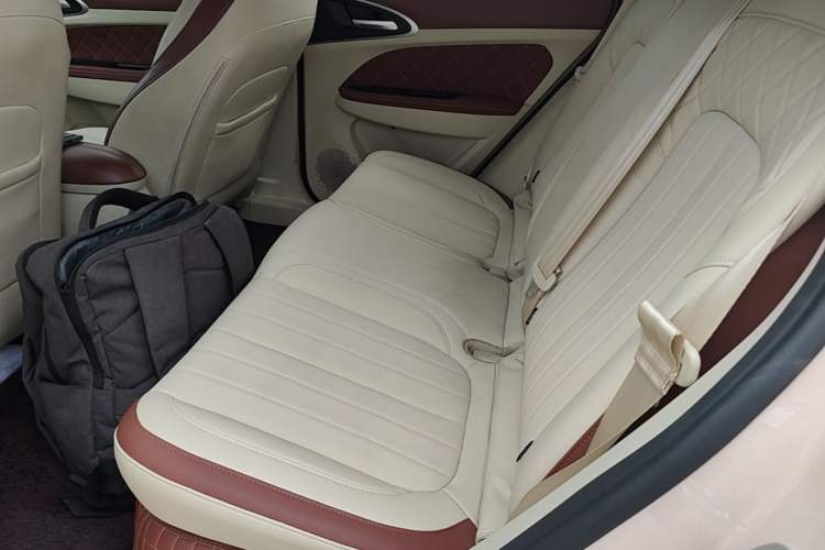 Used ORA Good Cat 2022 400km Standard Range Premium Version Lithium Iron Phosphate Left Rear Seat