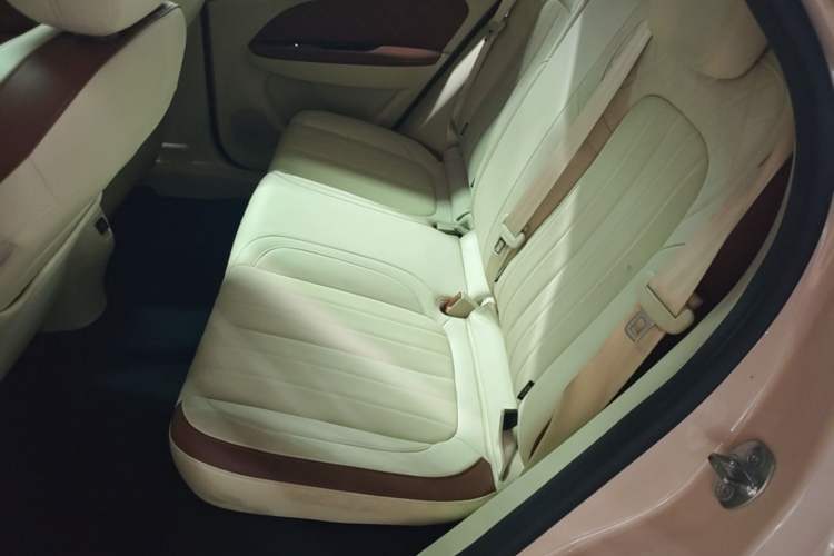Used ORA Good Cat 2022 400km Standard Range Premium Version Lithium Iron Phosphate Left Rear Seat
