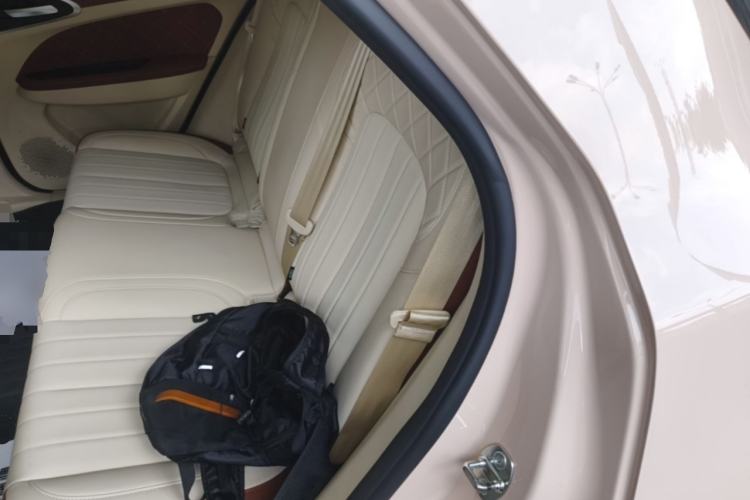 Used ORA Good Cat 2022 Morandi Edition 400km Standard Range Premium Version Lithium Iron Phosphate Left Rear Seat