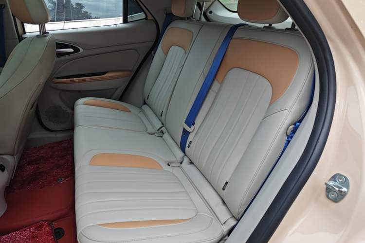 Used ORA Good Cat 2022 400km Standard Range Premium Version Lithium-Ion Battery Left Rear Seat