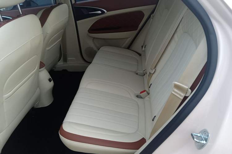Used ORA Good Cat 2022 400km Standard Range Premium Version Lithium Iron Phosphate Left Rear Seat