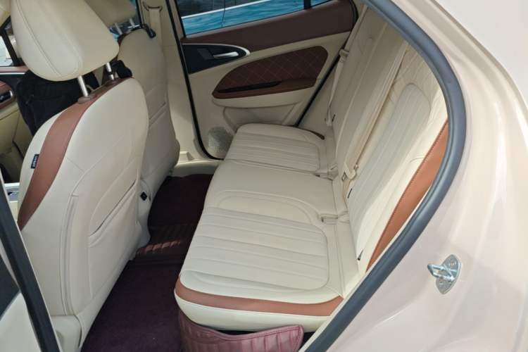 Used ORA Good Cat 2022 400km Standard Range Premium Version Lithium Iron Phosphate Left Rear Seat