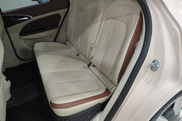 Used ORA Good Cat 2022 Morandi Edition 400km Standard Range Premium Version Lithium-Ion Battery Left Rear Seat