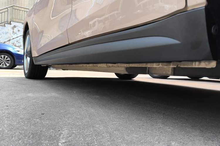Used ORA Good Cat 2022 Morandi Edition 400km Standard Range Two-Week Young Enjoyment Version Lithium Iron Phosphate Left Side Sill