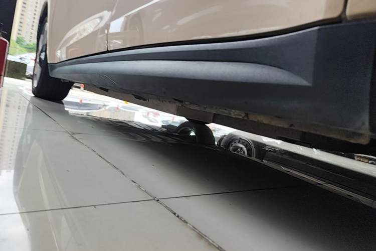 Used ORA Good Cat 2022 400km Standard Range Luxury Version Lithium Iron Phosphate Left Side Sill