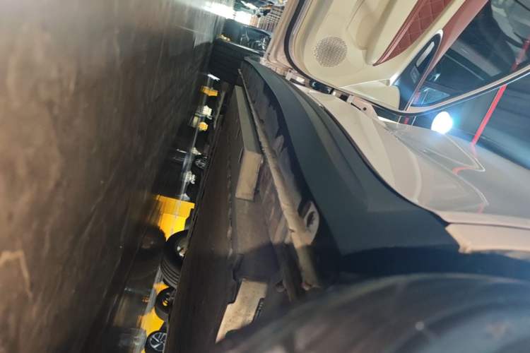 Used ORA Good Cat 2022 400km Standard Range Luxury Version Lithium Iron Phosphate Left Side Sill