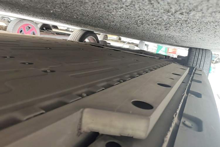 Used ORA Good Cat 2022 400km Standard Range Premium Version Lithium Iron Phosphate Left Side Sill