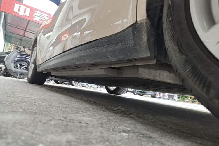 Used ORA Good Cat 2022 400km Standard Range Premium Version Lithium Iron Phosphate Left Side Sill