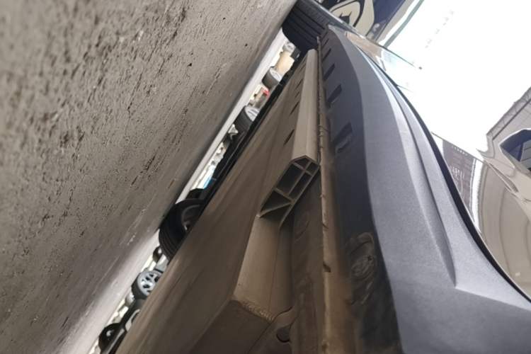 Used ORA Good Cat 2022 Morandi Edition 400km Standard Range Premium Version Lithium-Ion Battery Left Side Sill