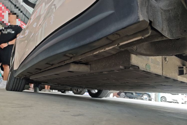 Used ORA Good Cat 2022 400km Standard Range Luxury Version Lithium Iron Phosphate Left Side Sill