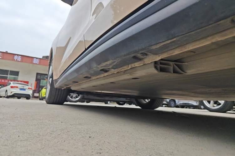 Used ORA Good Cat 2022 400km Standard Range Premium Version Lithium-Ion Battery Left Side Sill