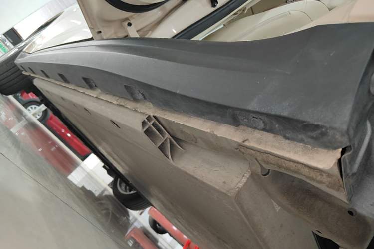 Used ORA Good Cat 2022 Morandi Edition 400km Standard Range Premium Version Lithium-Ion Battery Left Side Sill