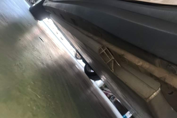 Used ORA Good Cat 2022 400km Standard Range Premium Version Lithium-Ion Battery Left Side Sill
