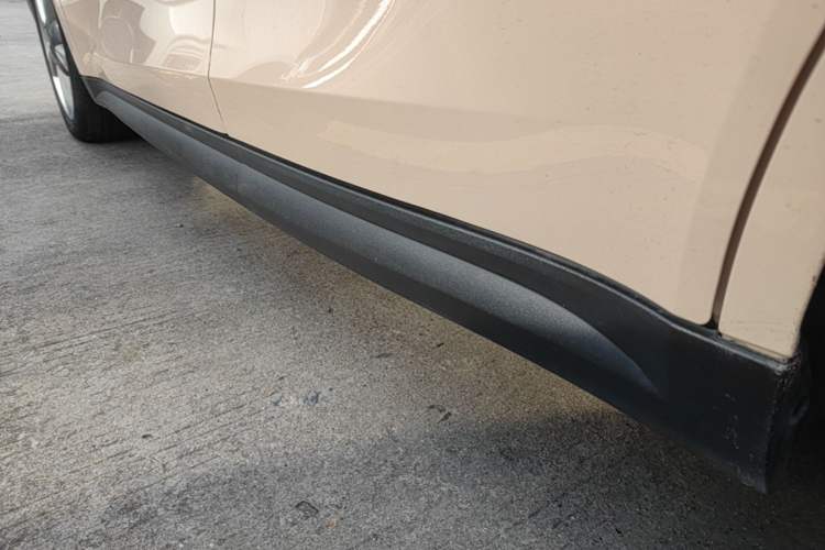 Used ORA Good Cat 2022 400km Standard Range Luxury Version Lithium Iron Phosphate Left Side Sill