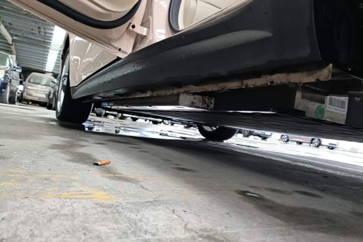 Used ORA Good Cat 2022 Morandi Edition 400km Standard Range Luxury Version Lithium Iron Phosphate Left Side Sill