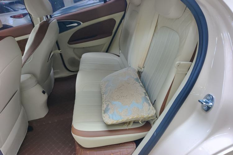 Used ORA Good Cat 2022 400km Standard Range Luxury Version Lithium Iron Phosphate Interior 4