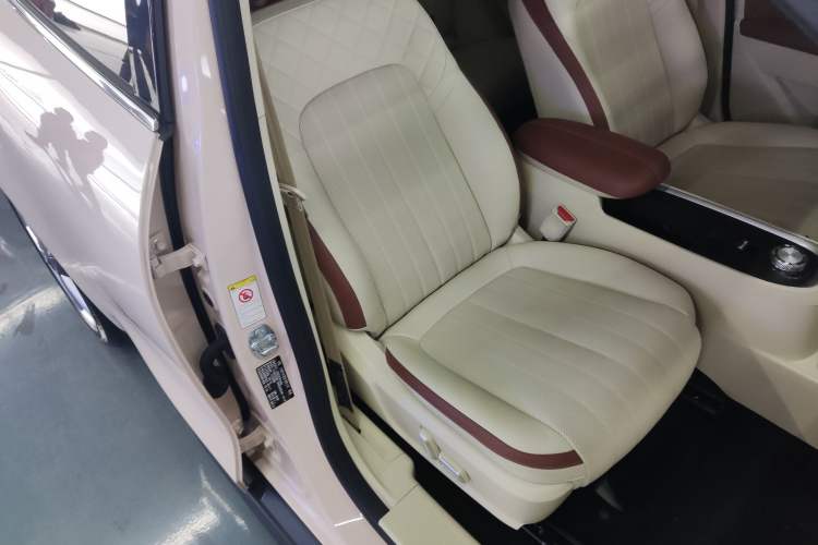 Used ORA Good Cat 2022 400km Standard Range Premium Version Lithium-Ion Battery Right Front Seat