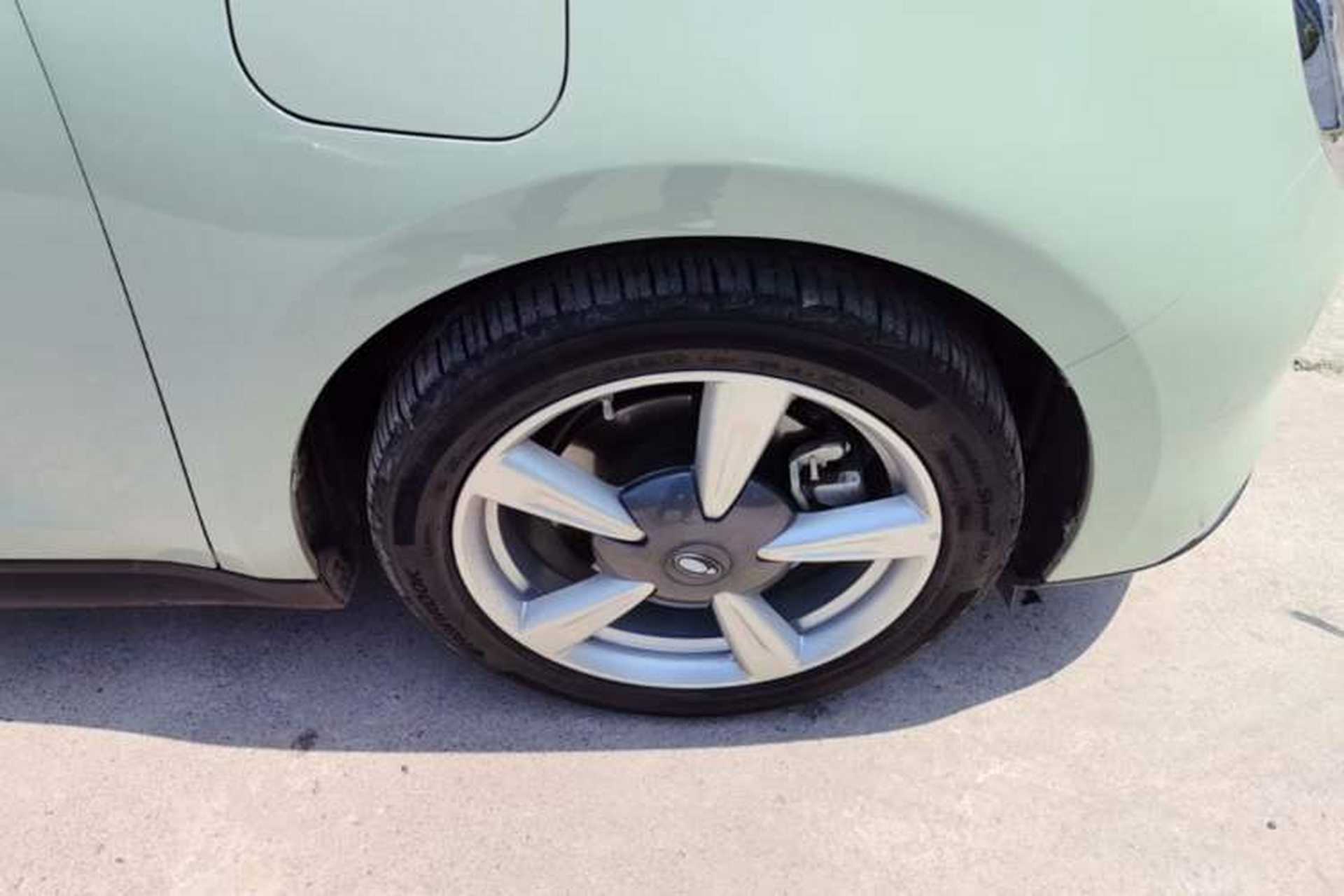 Used ORA Good Cat 2022 400km Standard Range Premium Version Lithium Iron Phosphate Right Front Wheel Hub