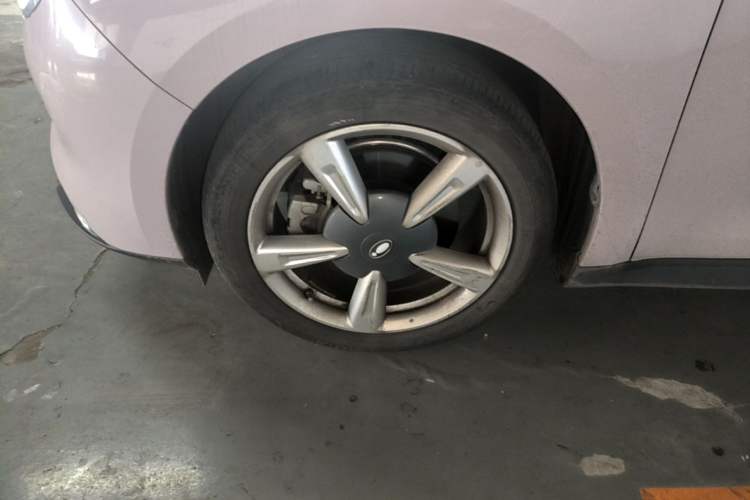 Used ORA Good Cat 2022 Morandi Edition 400km Standard Range Luxury Version Lithium Iron Phosphate Left Front Wheel Hub