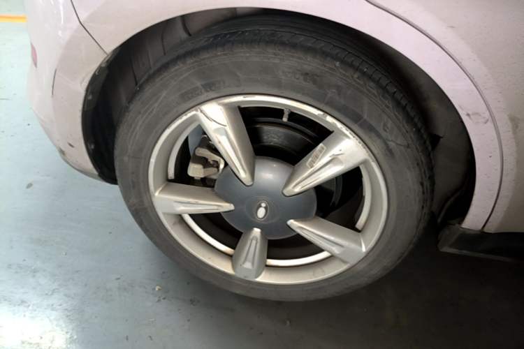 Used ORA Good Cat 2022 Morandi Edition 400km Standard Range Luxury Version Lithium Iron Phosphate Right Rear Wheel Hub