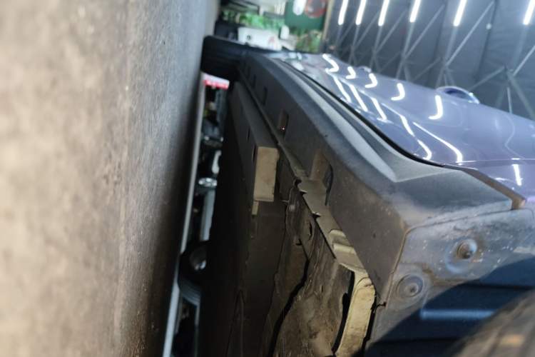 Used ORA Good Cat 2022 Morandi Edition 400km Standard Range Premium Version Lithium Iron Phosphate Right Side Sill