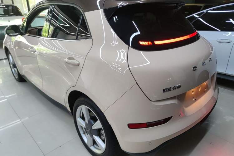 Used ORA Good Cat 2022 Morandi Edition 400km Standard Range Premium Version Lithium-Ion Battery Rear Left 45 Deg