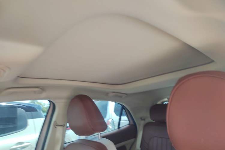 Used ORA Good Cat 2022 400km Standard Range Premium Version Lithium-Ion Battery Headliner