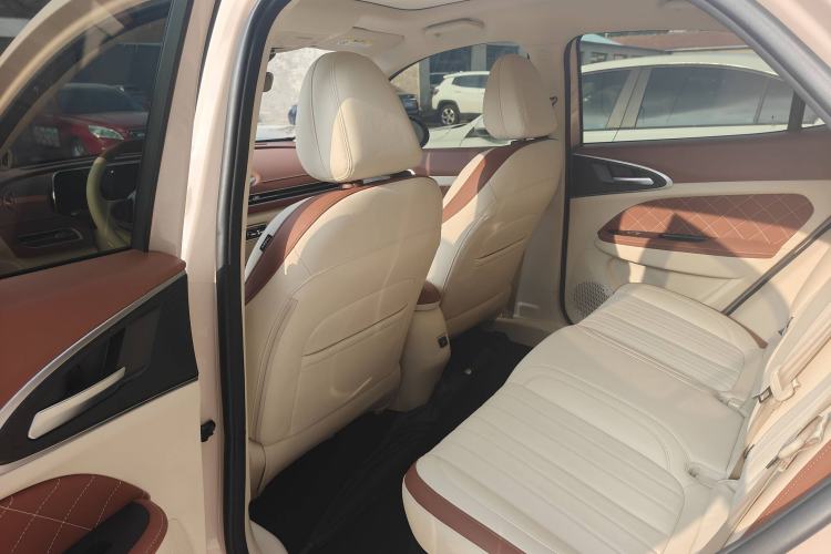 Used ORA Good Cat 2022 Morandi Edition 400km Standard Range Premium Version Lithium Iron Phosphate Interior 8